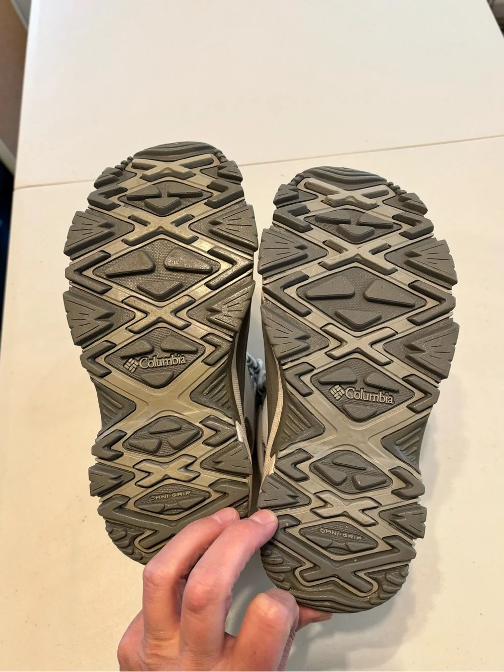 Columbia Winter Boots in Light Gray and White 6.5